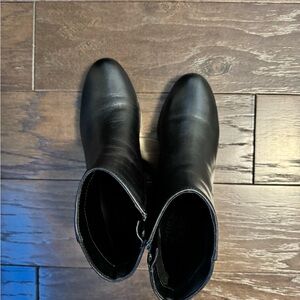 Naturalizer Bay Bootie
Worn once